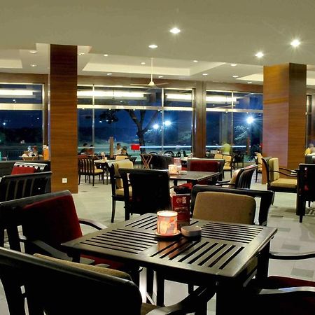 Ciputra Golf, Club & Hotel Surabaya Restoran fotoğraf