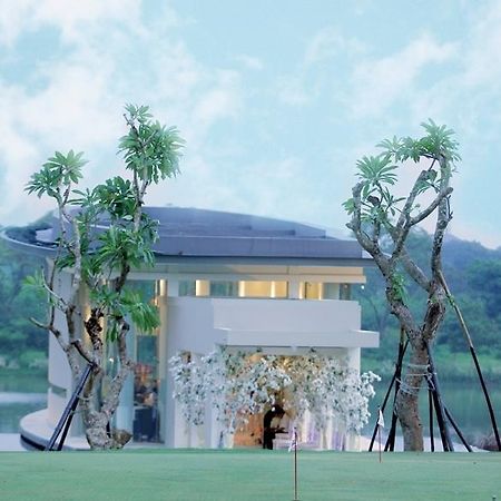Ciputra Golf, Club & Hotel Surabaya Dış mekan fotoğraf