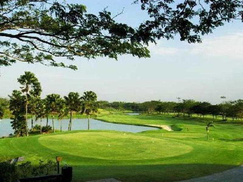 Ciputra Golf, Club & Hotel Surabaya Konforlar fotoğraf