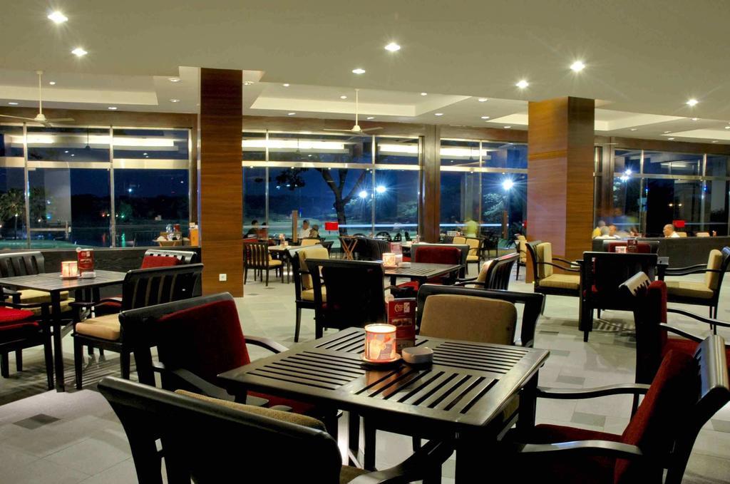 Ciputra Golf, Club & Hotel Surabaya Restoran fotoğraf