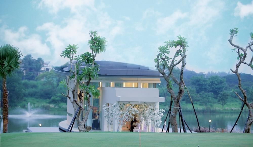 Ciputra Golf, Club & Hotel Surabaya Dış mekan fotoğraf