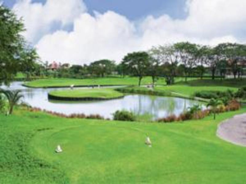 Ciputra Golf, Club & Hotel Surabaya Dış mekan fotoğraf